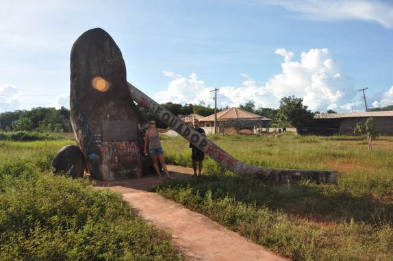 Marco da linha do Equador, durante viagem entre Boa Vista, em Roraima e Presidente Figueiredo - AM